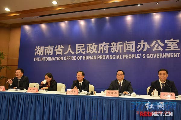 湖南省人民政府新闻办公室召开新闻发布会,发布《湖南省深化高考招生制度改革的实施方案》有关情况。