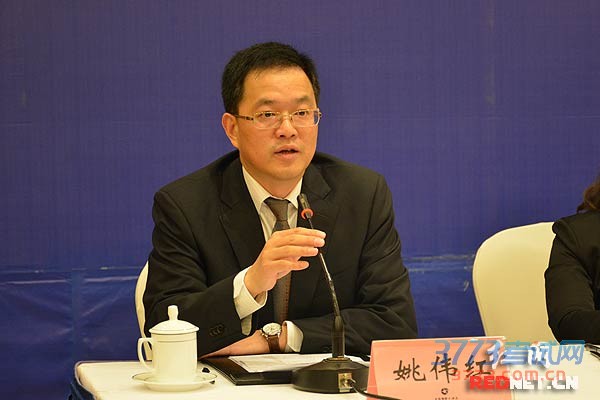 新闻发布会由省政府新闻办新闻发布处处长姚伟红主持。